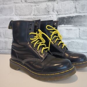 Dr. Martens Black Leather Bouncing Soles Size 9 women